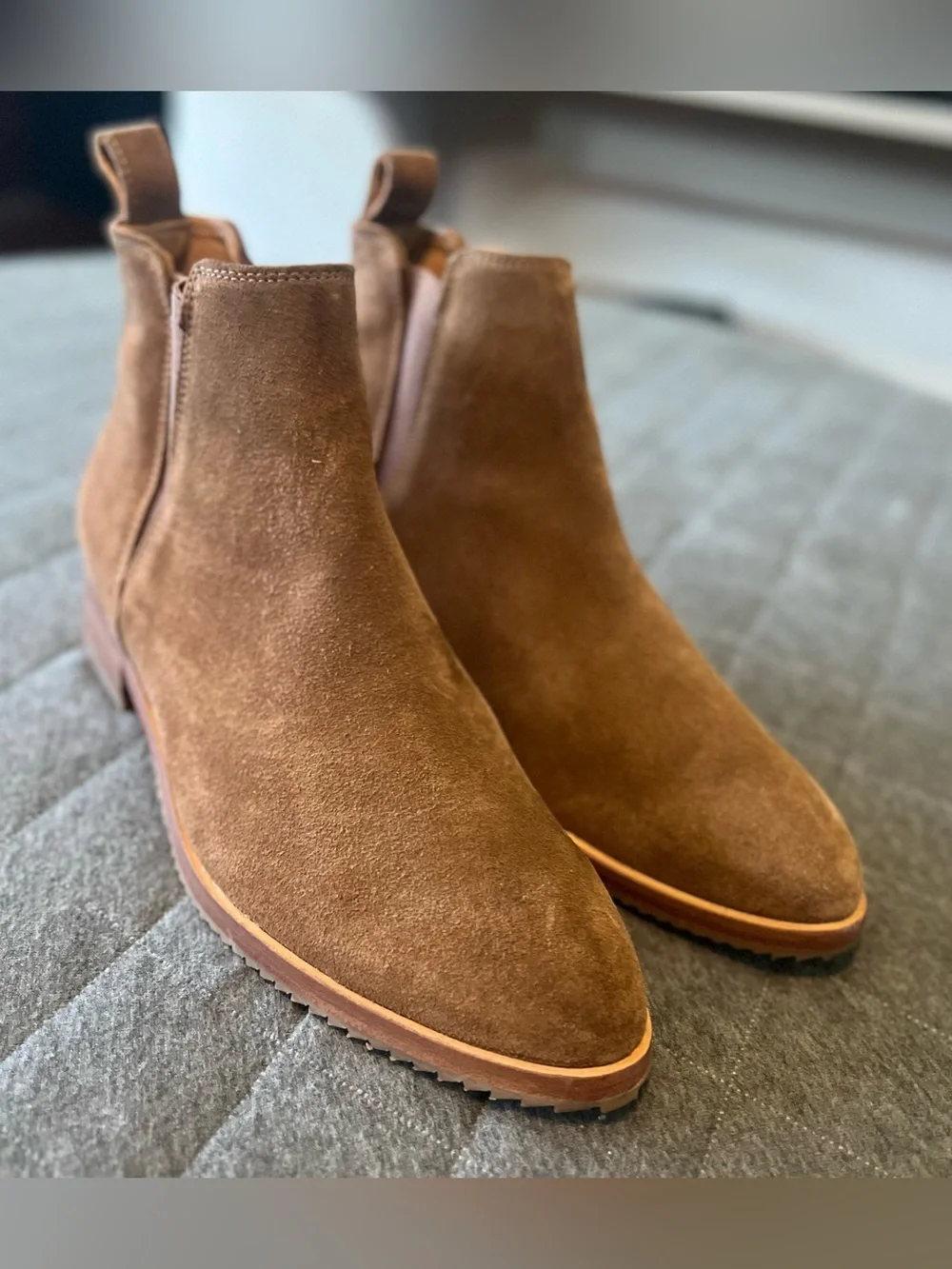NISOLO Sz 9 Eva Everyday Brown Suede Chelsea Ankle Boots Orig $228 Exc Cond